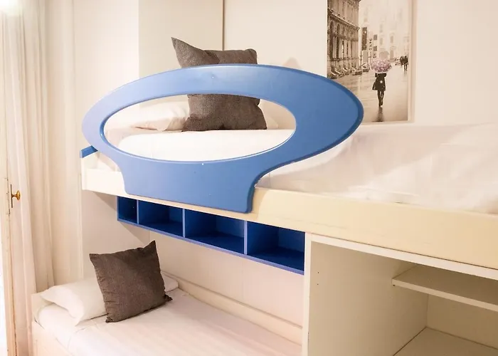 Moscova, Elegant In Centre Of *